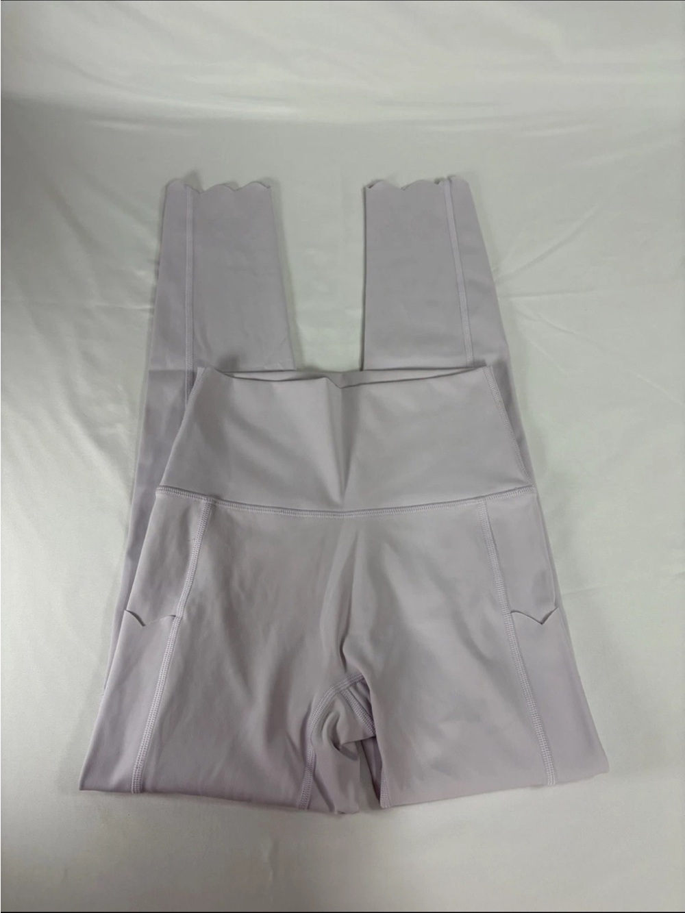 Aerie Offline Women's Small
Leggings High Rise Cropped Lilac
Purple Scalloped